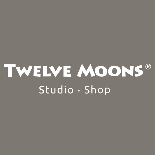 TWELVE MOONS 店铺LOGO