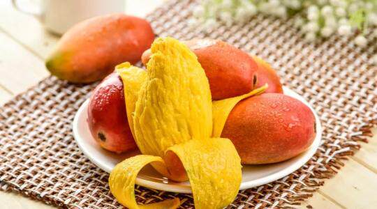 Happy shopping mango