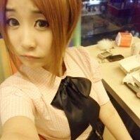 卖服饰的女孩