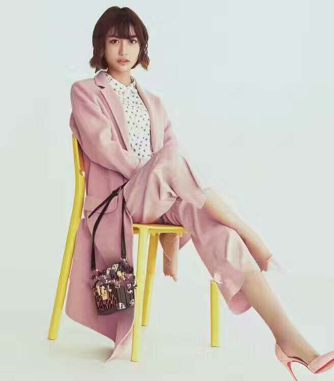 唯美外贸工厂高端女装服饰店