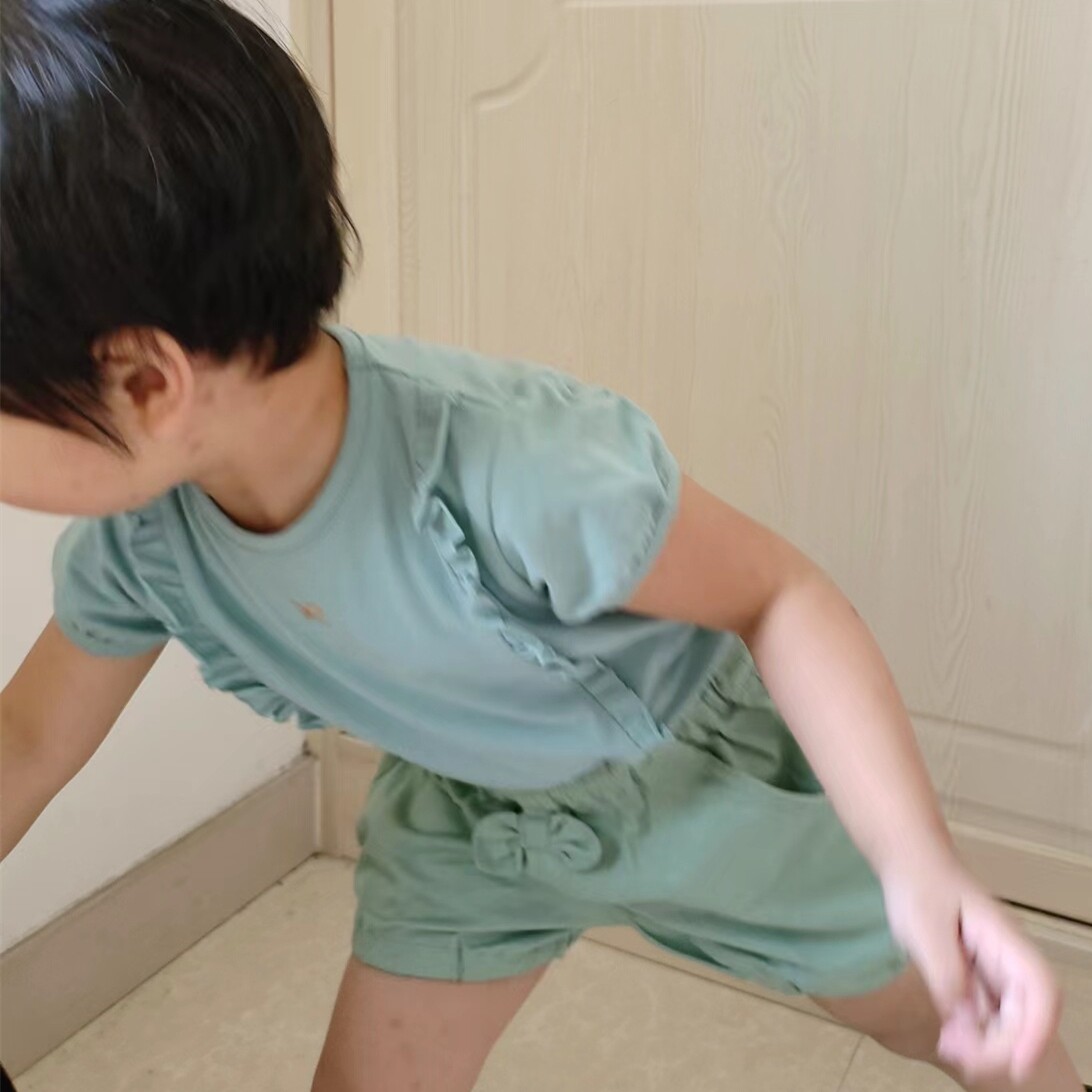 伦小妞童装店
