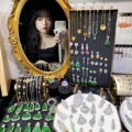 绝色珠宝 卖翡翠的小姑娘