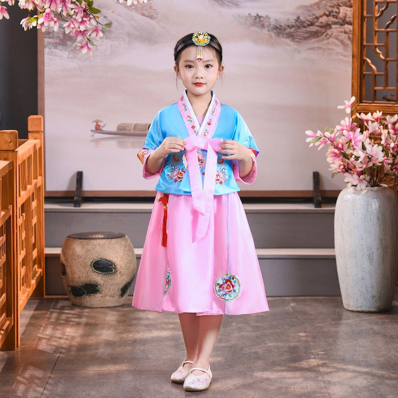 纤纤演出服饰 店铺LOGO