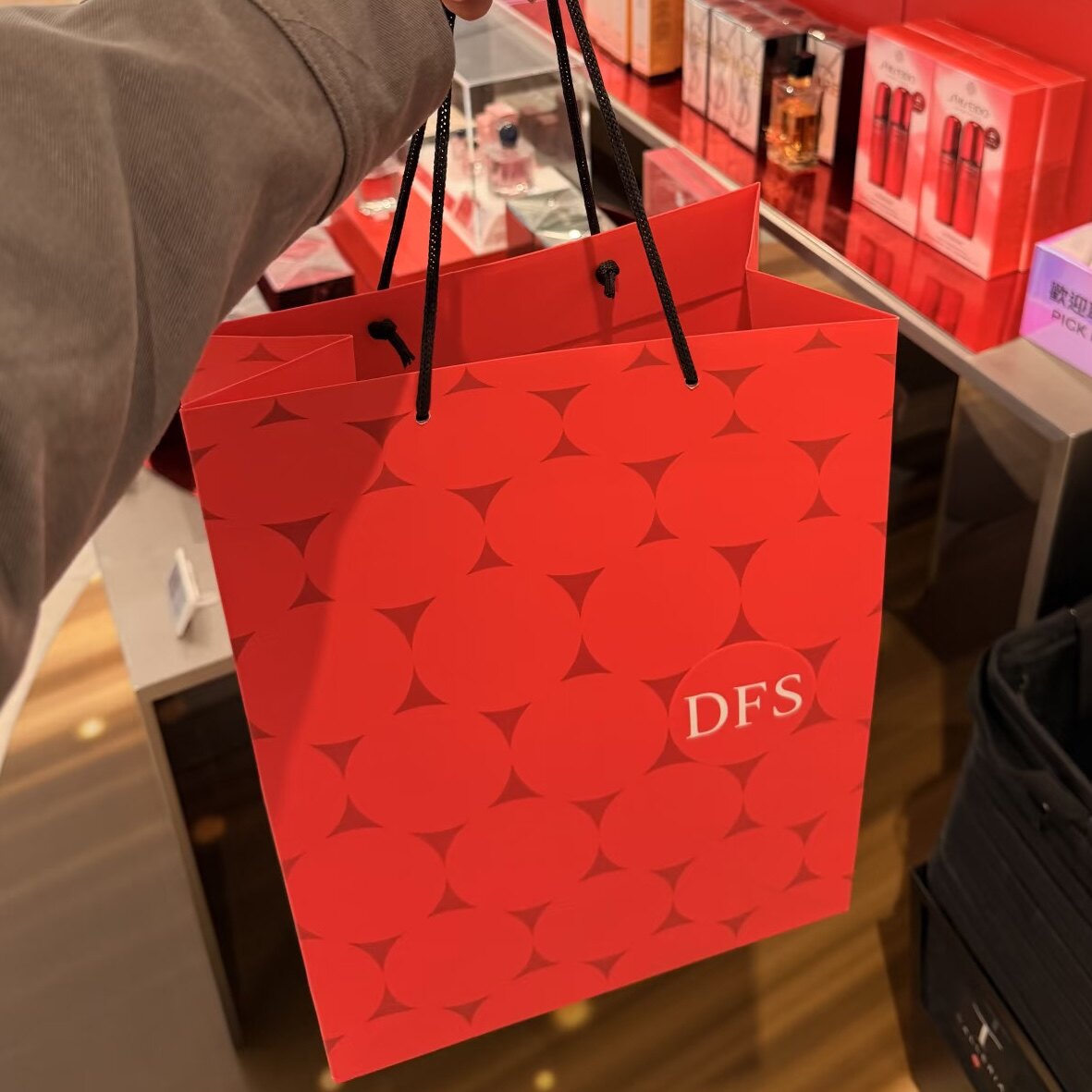 香港莱莱全球臻选美妆雅礼
