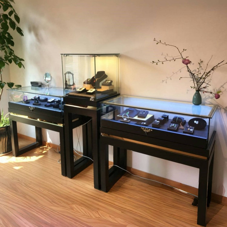 吉祥展示柜