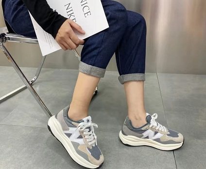 领轻服饰