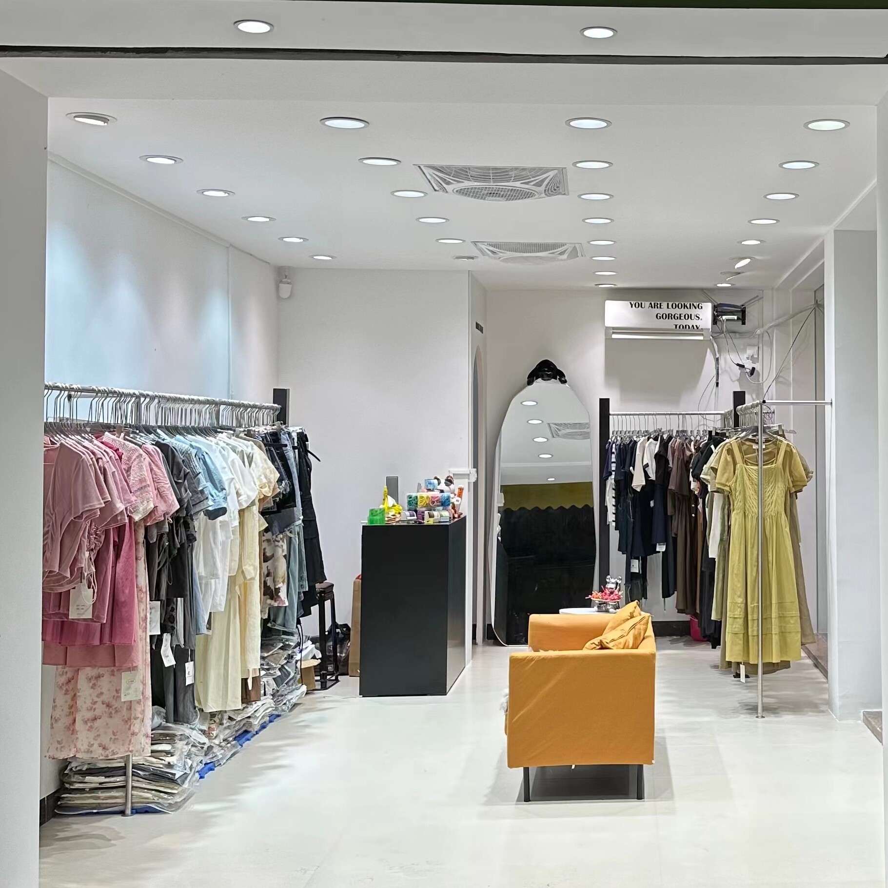 奈斯STUDIO四季与你 店铺LOGO