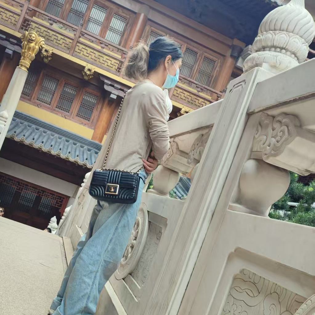 时尚睡衣服饰店