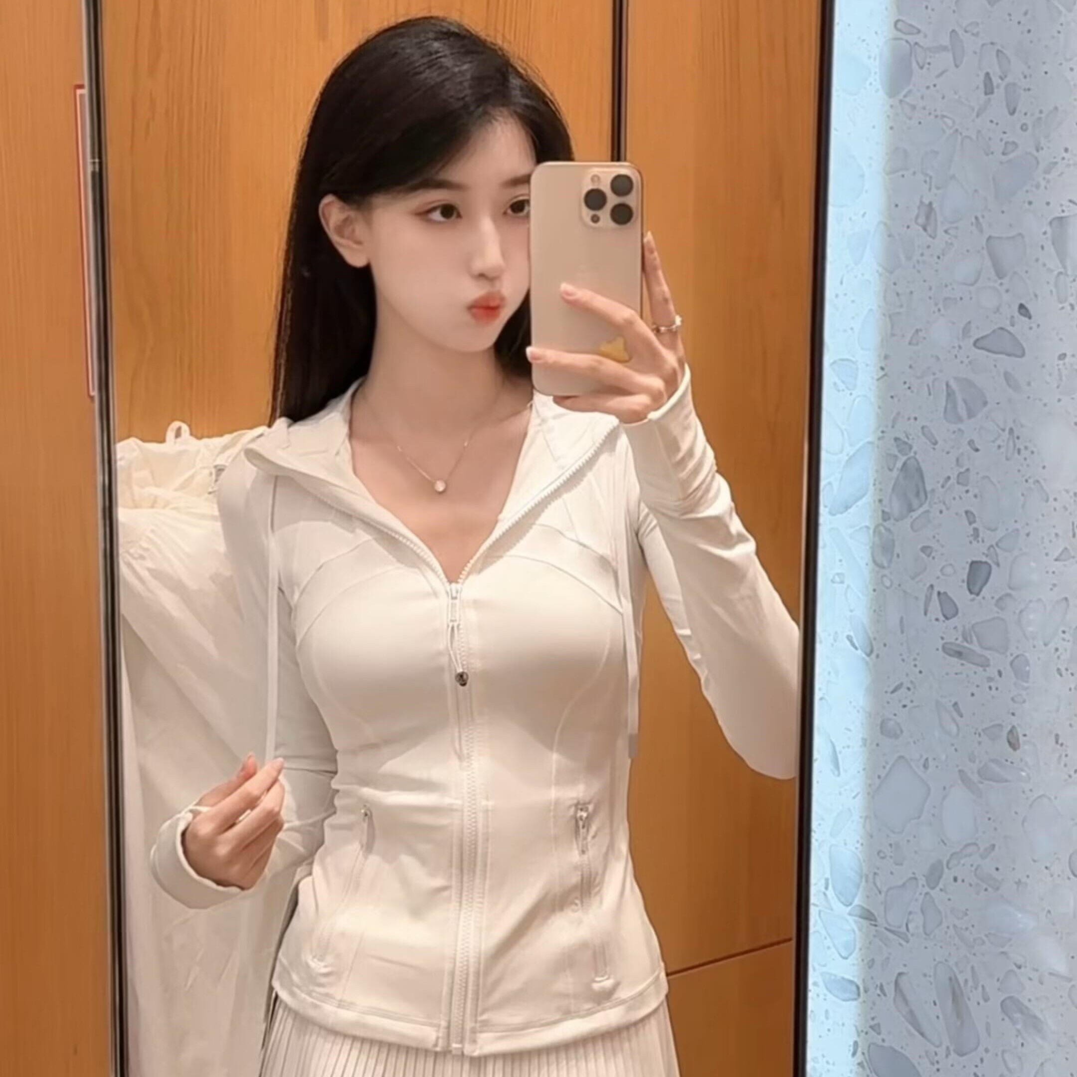 lisa女装北美代购 店铺LOGO